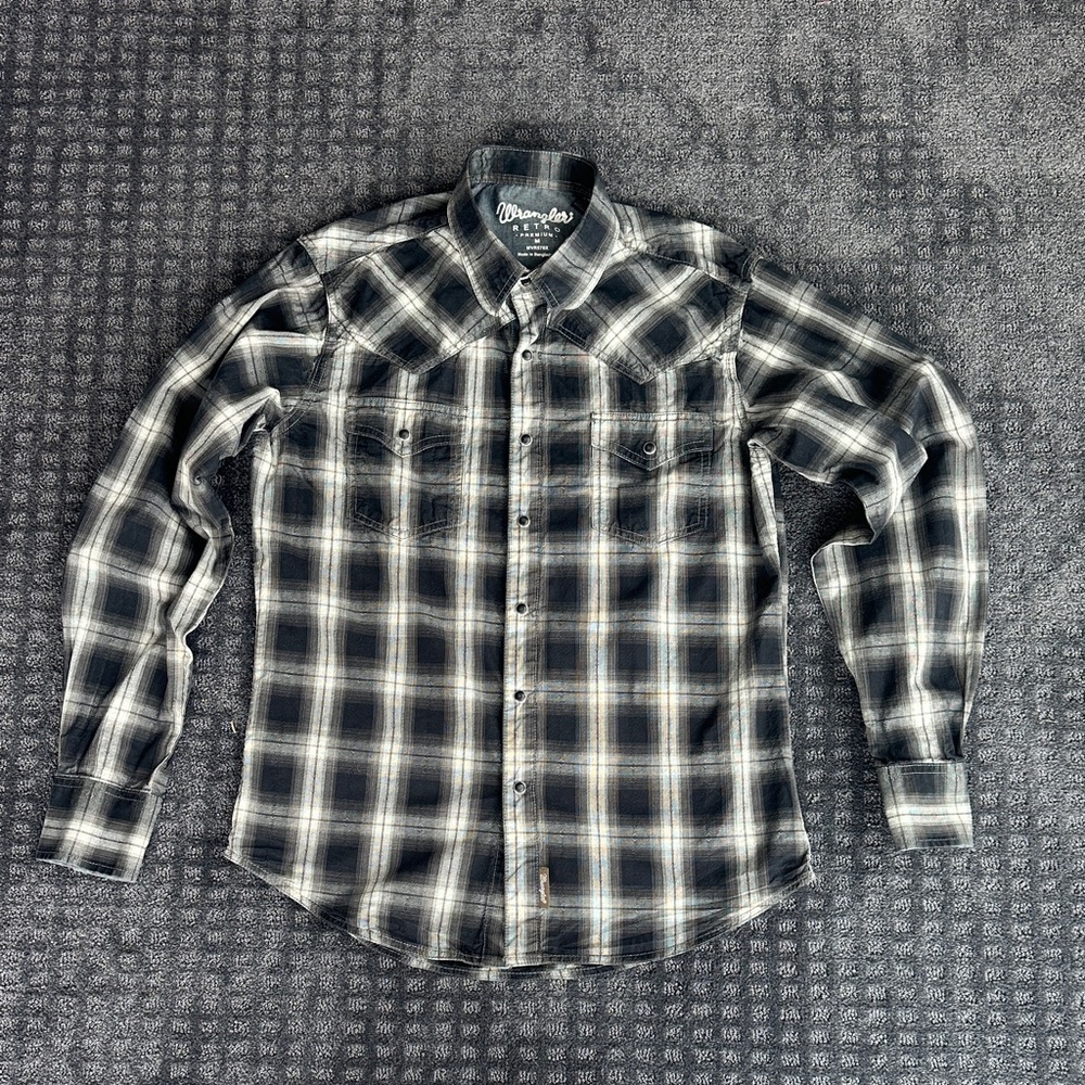 Wrangler Retro Men's Gray and Black Plaid Pearl Snap Shirt